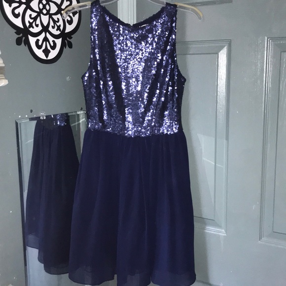 Dresses & Skirts - Short formal dress